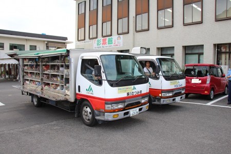 移動購買車「むつみ号」 綾部市内10地区150か所で食料品や日用品を販売しています(^o^)